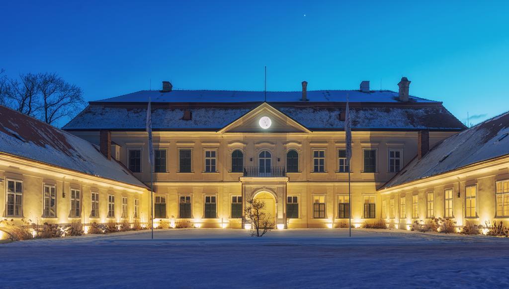 Отель Zamek Dukovany Экстерьер фото